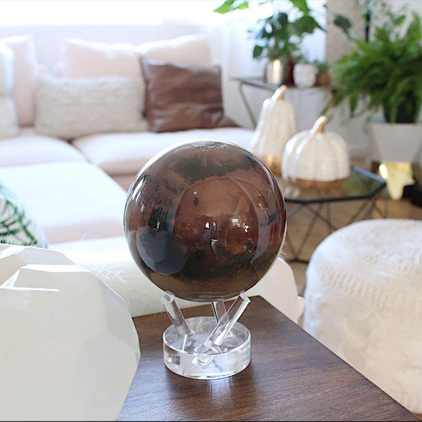 Self-revolving Mars MOVA Globe